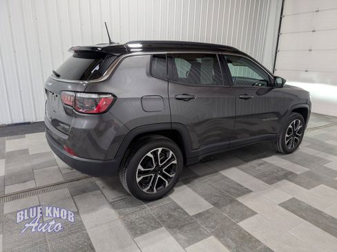 Used 2022 Jeep Compass Limited image 4