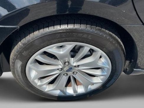 Used 2018 Ford Taurus Limited FWD image 5