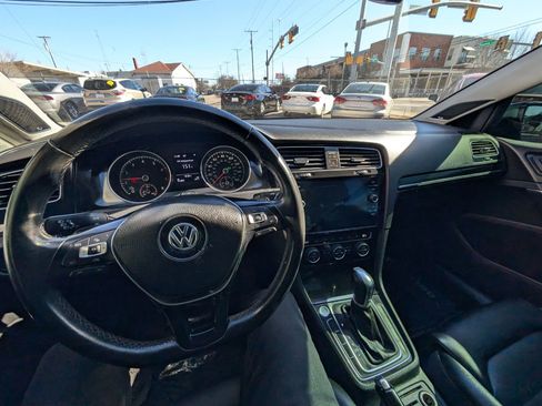 Used 2018 Volkswagen Golf SEL image 21
