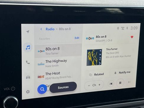 Used 2025 Toyota Camry SE image 19