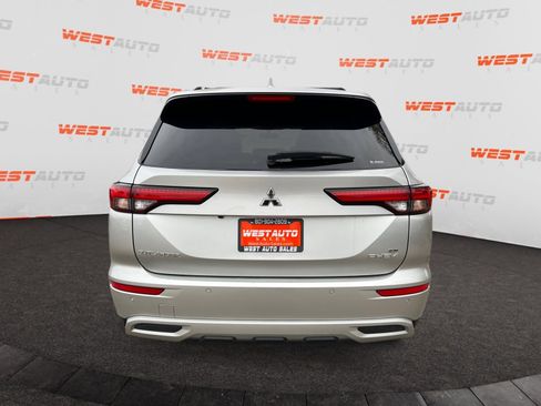 Used 2023 Mitsubishi Outlander SE image 4
