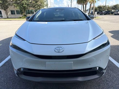 Used 2023 Toyota Prius XLE FWD image 9