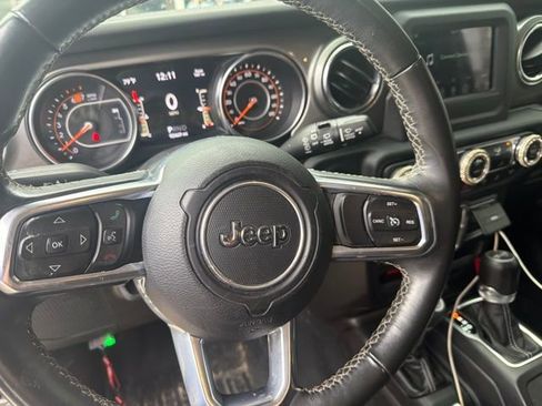Used 2019 Jeep Wrangler Unlimited Sahara w/ Safety Group AWD/4WD image 10