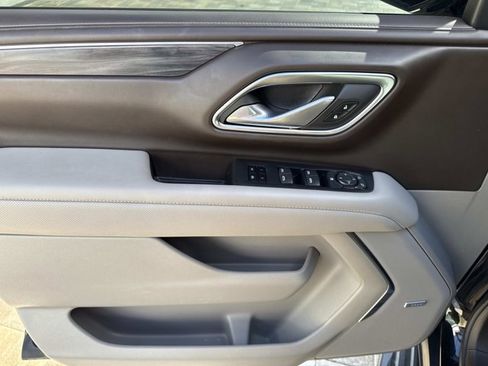 Used 2024 GMC Yukon XL SLT image 11