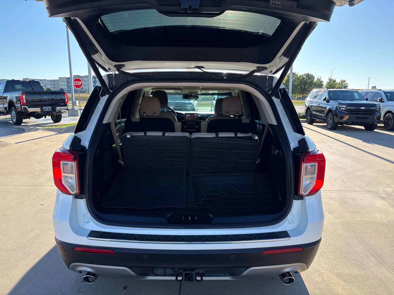 Used 2021 Ford Explorer Limited w/ Equipment Group 301A RWD image 5