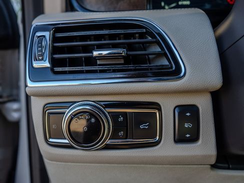 Used 2019 Lincoln Navigator L Reserve AWD/4WD image 18