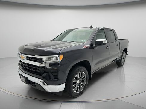 Used 2023 Chevrolet Silverado 1500 LT w/ Z71 Off-Road Package AWD/4WD image 5