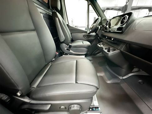 New 2025 Mercedes-Benz Sprinter 2500 image 26
