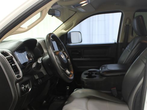 Used 2020 RAM 2500 Tradesman w/ Chrome Appearance Group AWD/4WD image 3