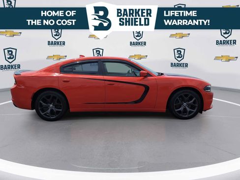 Used 2017 Dodge Charger SXT w/ Plus Group RWD image 9