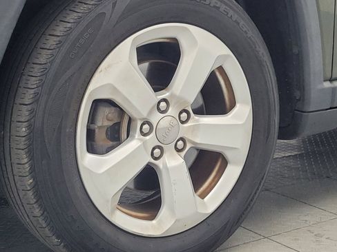 Used 2018 Jeep Compass Latitude AWD/4WD image 31
