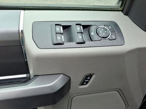 Used 2019 Ford F150 XLT w/ Equipment Group 302A Luxury AWD/4WD image 23