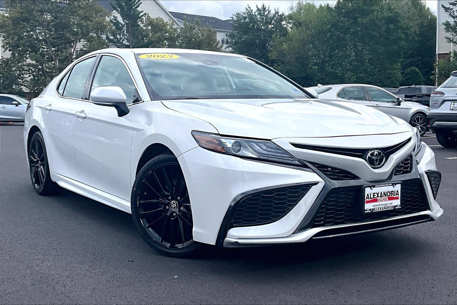 Used 2023 Toyota Camry XSE FWD image 2