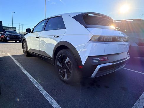 New 2026 Hyundai Ioniq 5 SE image 3