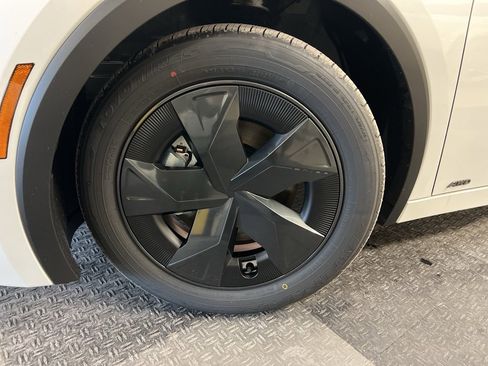 New 2026 Toyota Prius LE image 2