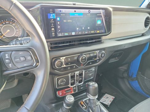 Used 2024 Jeep Wrangler Unlimited Sport AWD/4WD image 24