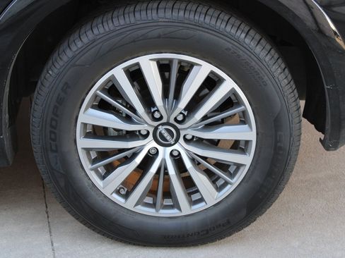 Used 2022 Nissan Armada SL w/ Captain's Chairs Package image 32