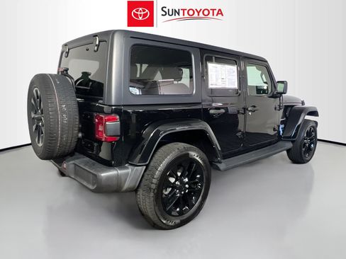 Used 2022 Jeep Wrangler Unlimited Sahara w/ Safety Group AWD/4WD image 4