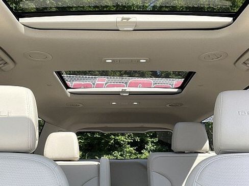 Used 2022 GMC Acadia Denali w/ Denali Technology Package FWD image 12