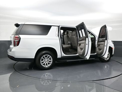 Used 2022 Chevrolet Suburban LT image 29