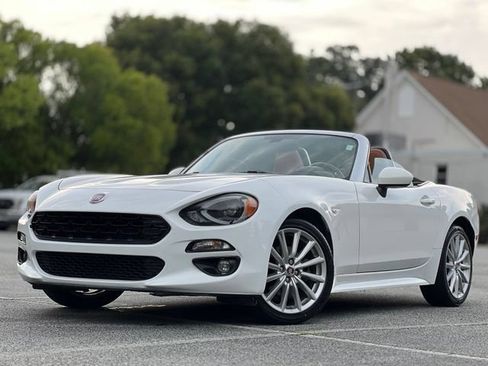 Used 2018 FIAT 124 Spider Lusso w/ Convenience Group RWD image 1