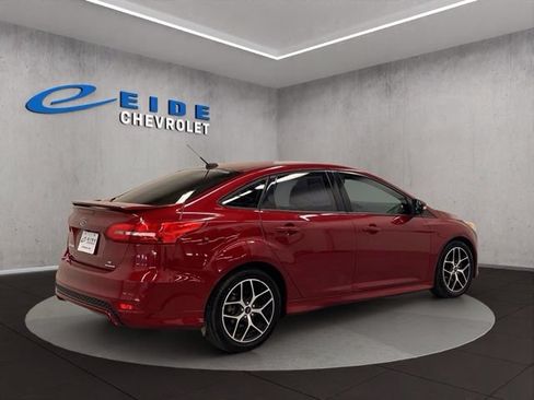 Used 2015 Ford Focus SE w/ SE Sport Package FWD image 13