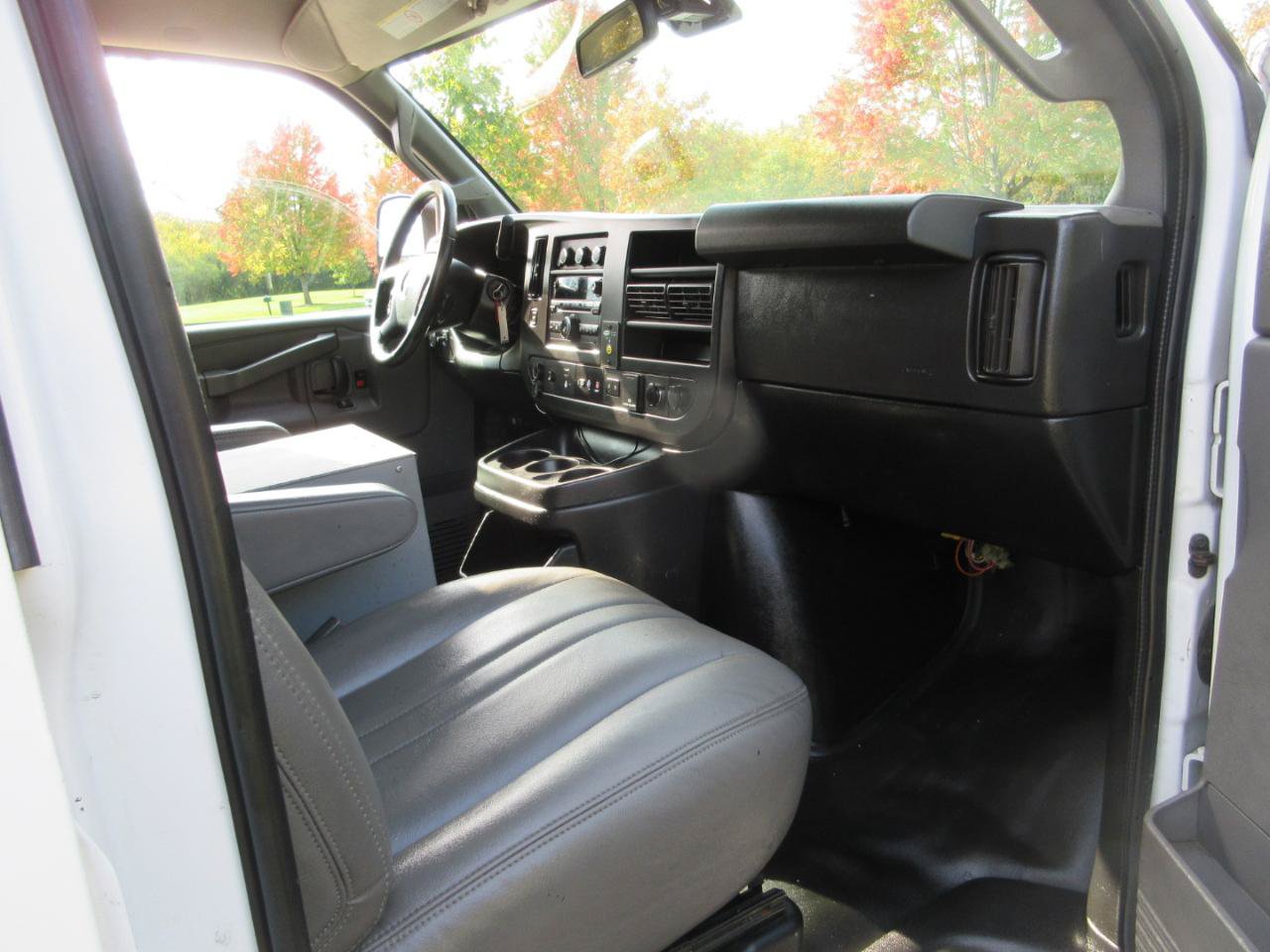 Used 2020 Chevrolet Express 2500 w/ Communications Package RWD image 38