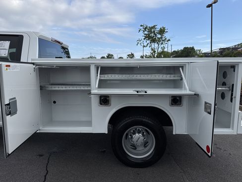 New 2025 GMC Sierra 3500 Pro w/ Convenience Package image 32