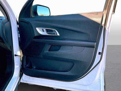 Used 2017 Chevrolet Equinox LS image 16