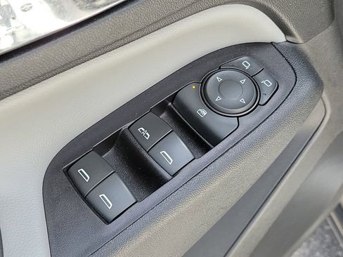 Used 2020 Chevrolet Equinox LS image 18