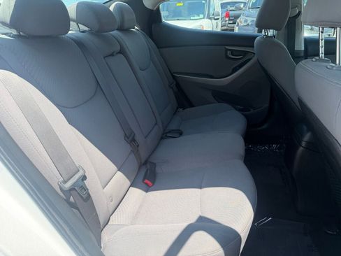 Used 2014 Hyundai Elantra SE FWD image 19