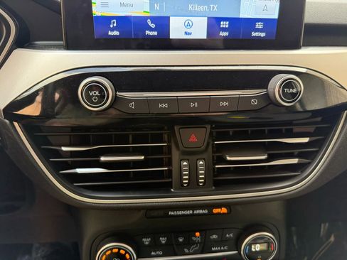 Used 2020 Ford Escape SE image 19