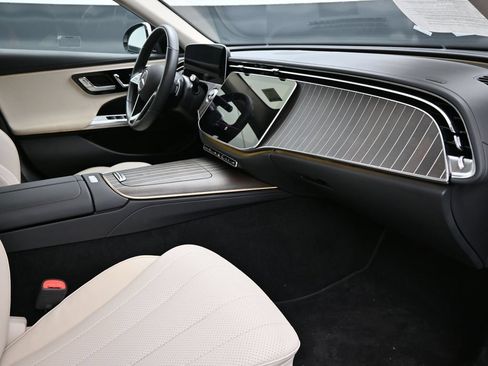 Used 2025 Mercedes-Benz E 450 4MATIC Sedan image 25