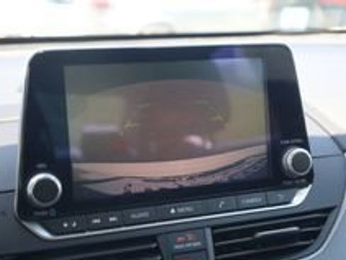 Used 2025 Nissan Altima 2.5 SR FWD image 17