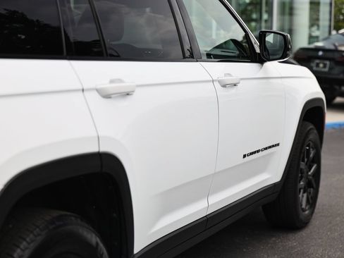Used 2024 Jeep Grand Cherokee L Altitude AWD/4WD image 8
