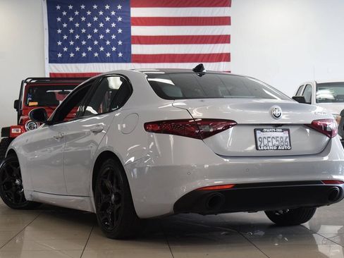 Used 2022 Alfa Romeo Giulia Ti RWD image 5