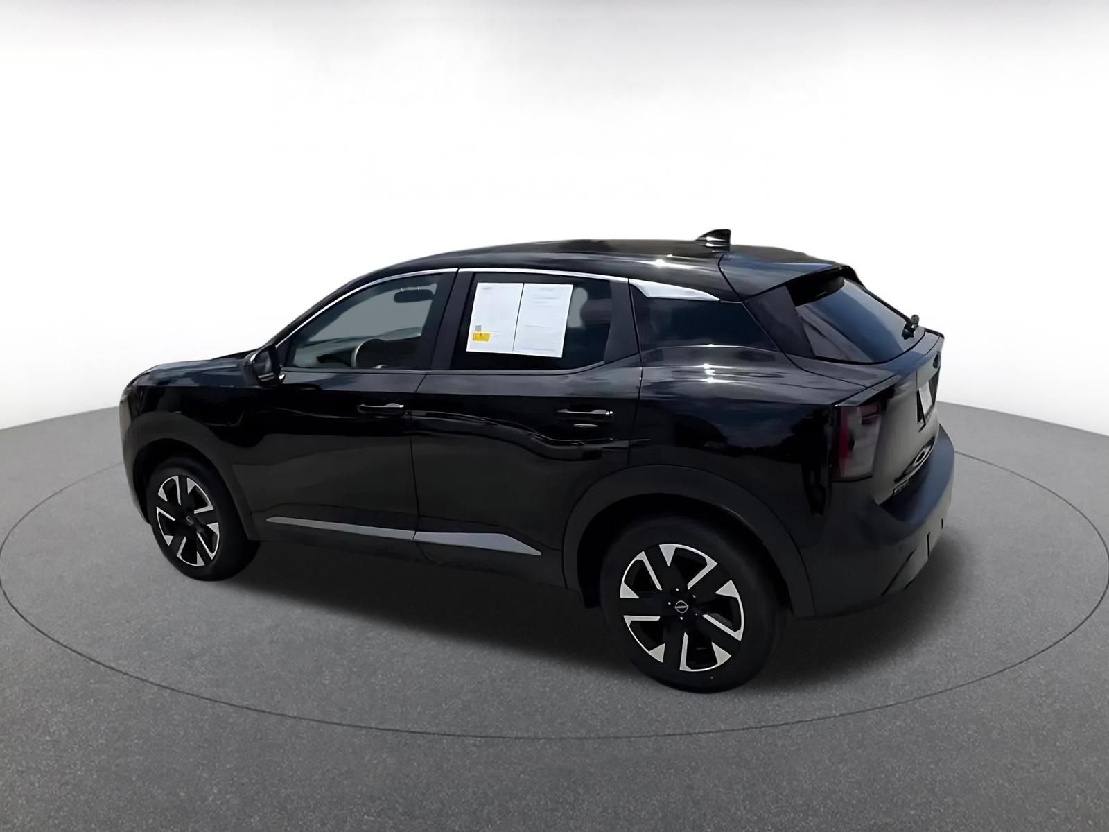 Used 2025 Nissan Kicks SV AWD/4WD image 12