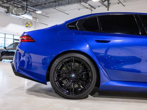 Used 2025 BMW M5 w/ Executive Package image 24