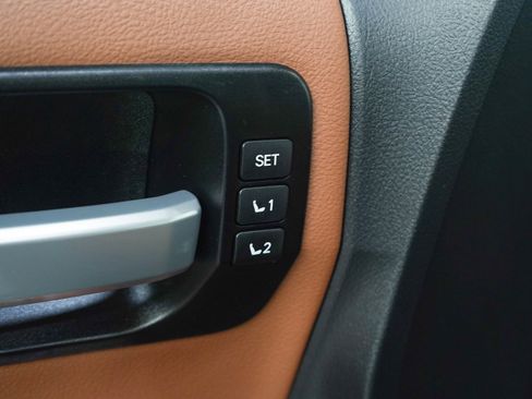 Used 2019 Toyota Sequoia Platinum AWD/4WD image 28