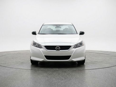 Used 2025 Nissan Altima 2.5 SV image 2