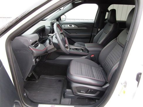 Used 2025 Ford Explorer ST-Line AWD/4WD image 15