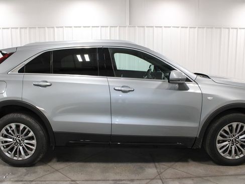 Used 2024 Cadillac XT4 Premium Luxury image 11