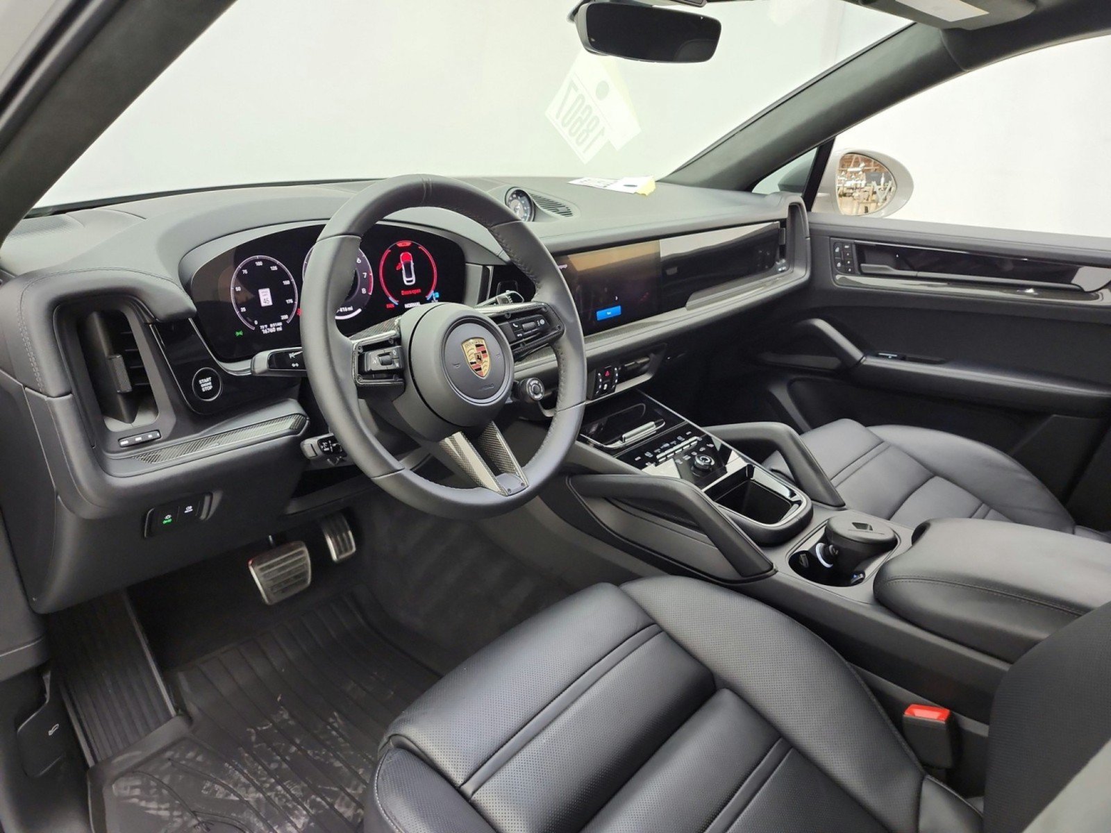Used 2025 Porsche Cayenne GTS AWD/4WD image 12