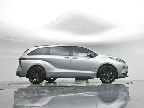 Used 2025 Toyota Sienna XSE w/ XSE Premium Package FWD image 52