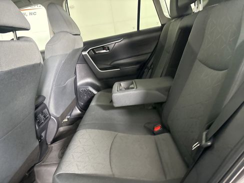 Used 2021 Toyota RAV4 XLE AWD/4WD image 20