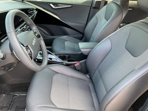 Used 2024 Kia Niro EX FWD image 5