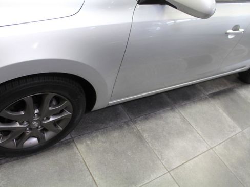 Used 2012 Hyundai Elantra w/ Preferred Pkg FWD image 28