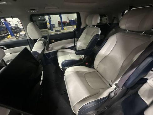 Used 2025 Kia Carnival SX Prestige FWD image 30