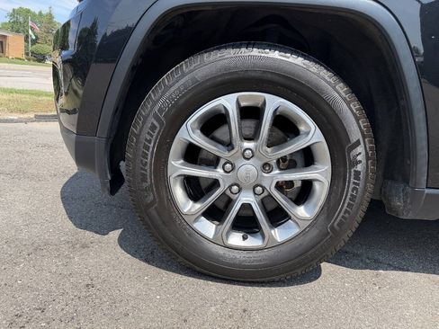 Used 2015 Jeep Grand Cherokee Limited w/ Luxury Group II AWD/4WD image 20