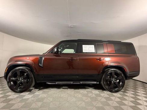 Used 2025 Land Rover Defender 130 X-Dynamic SE AWD/4WD image 3